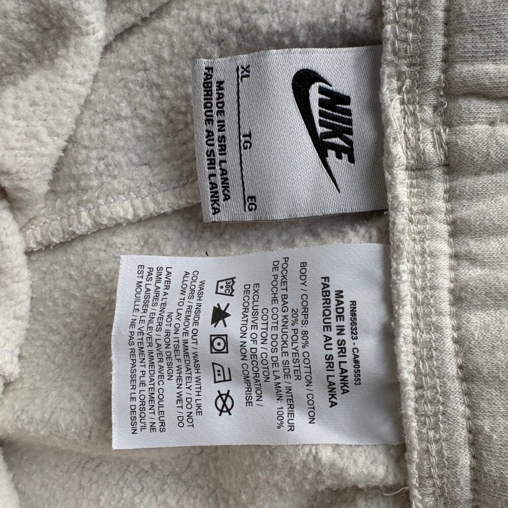 Nike - Picture 3 of 3